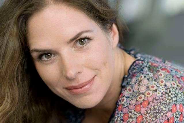 Johanna Nutter plays Shirley Valentine
